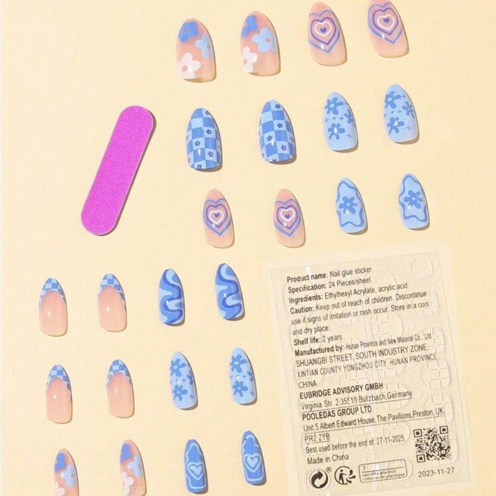 24pc Nail Set ๐
- Picture 4 of 4